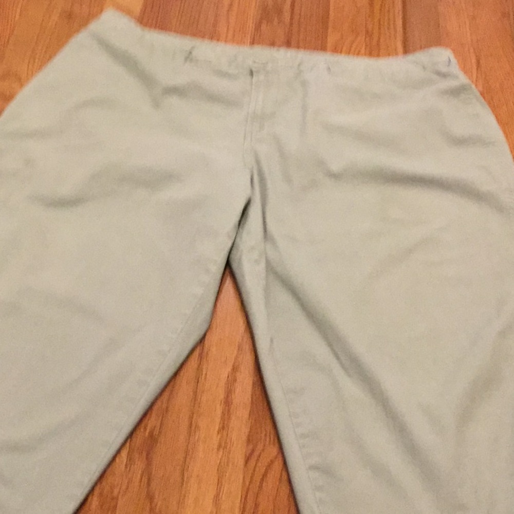 🌈 Cherokee~~Green Capris~~🌈